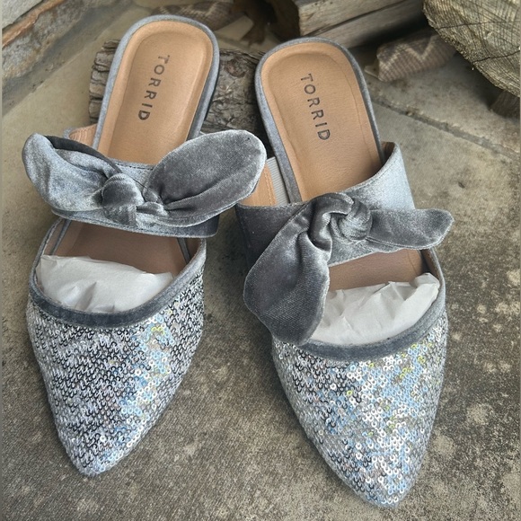 Torrid  Sequins & Velvet bow pointed flats Sz-7.5W.  C - Picture 1 of 11